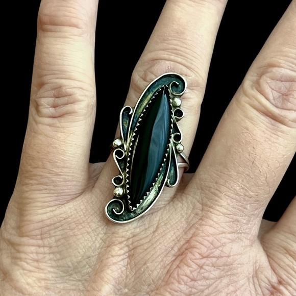 Native Jewelry - Vintage Native American sterling silver and black onyx statement ring